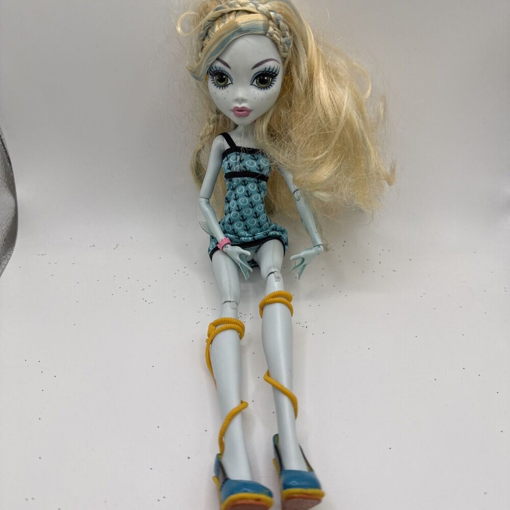 Monster High Doll Classroom Mad Science Lagoona Blue G1 2011 No Stand Or Coat